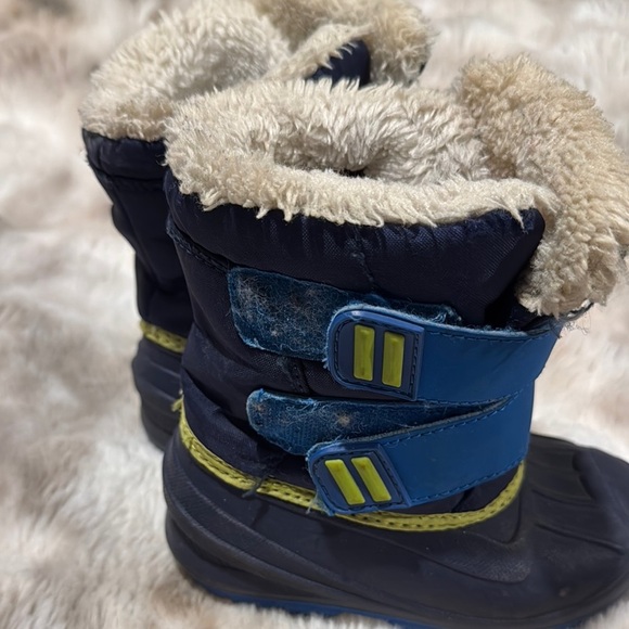 Cat & Jack Kids' Navy and lime green Winter Boots - Picture 4 of 7
